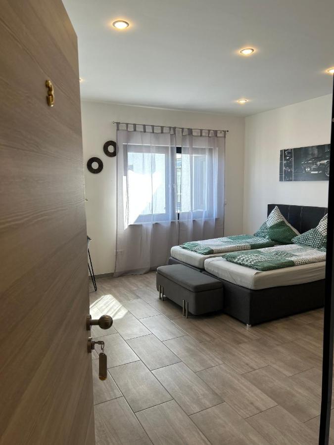 Im Apartment *
